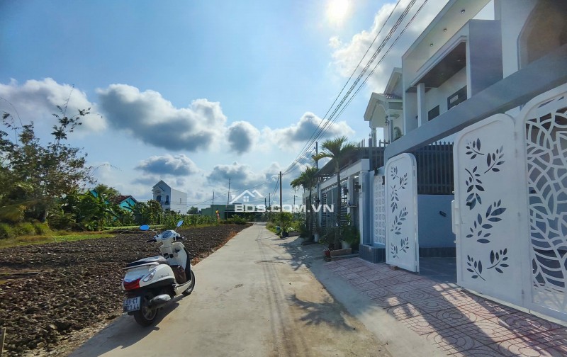 Bán gấp nhà 2 tầng 150m2 đường Hủ Tiếu Cần Giuộc giá rẻ nhà mới ở ngay