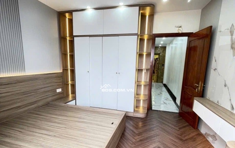 Bán Nhà Kinh Doanh, Ô TÔ Vào Nhà Tân Mai 51m, 6 tầng, giá 22.5 Tỷ.