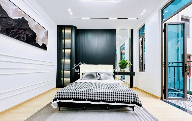 Bán Nhà Gần Phố, Vương Thừa Vũ, Thanh Xuân 41m, 5 tầng, mt 4.3m, giá 12.8 tỷ.