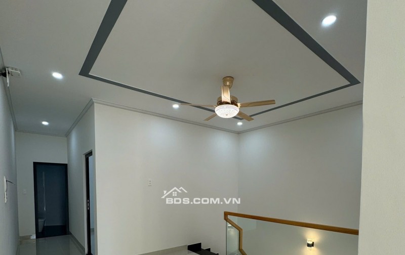 Bán nhà xây mới kiên cố 1 trệt 1 lầu, phong cách hiện đại, nhà mới 100% dọn vào ở ngay