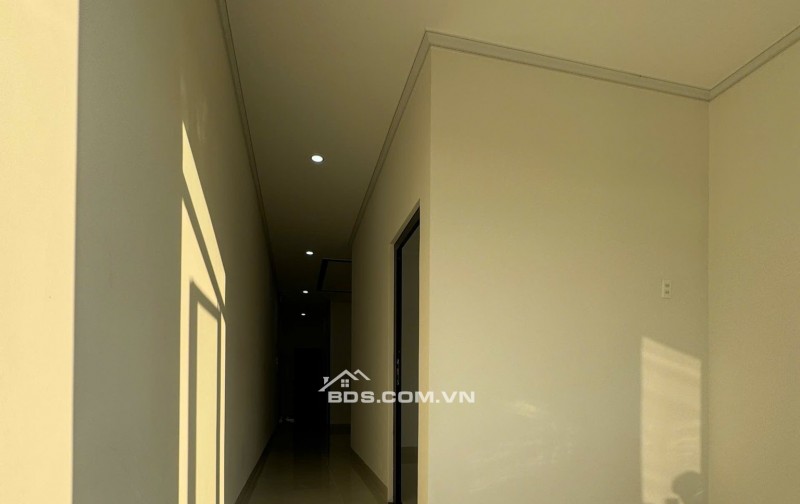 Bán nhà xây mới kiên cố 1 trệt 1 lầu, phong cách hiện đại, nhà mới 100% dọn vào ở ngay