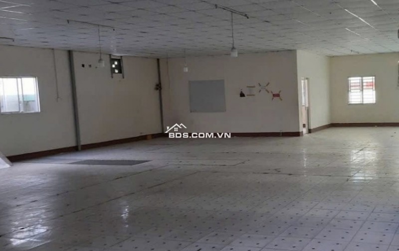 Cho thuê mặt bằng kho, góc đường Hà Huy Giáp Quận 12