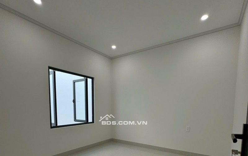 Bán nhà xây mới kiên cố 1 trệt 1 lầu, phong cách hiện đại, nhà mới 100% dọn vào ở ngay