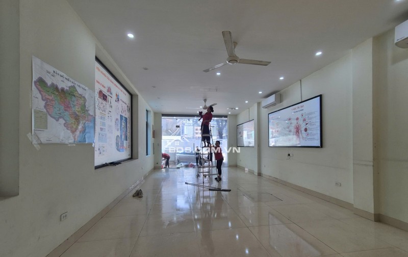 CHO THUÊ NHÀ KĐT LINH ĐÀM THÔNG SÀN, THANG MÁY - VỈA HÈ RỘNG