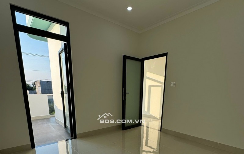 Bán nhà xây mới kiên cố 1 trệt 1 lầu, phong cách hiện đại, nhà mới 100% dọn vào ở ngay