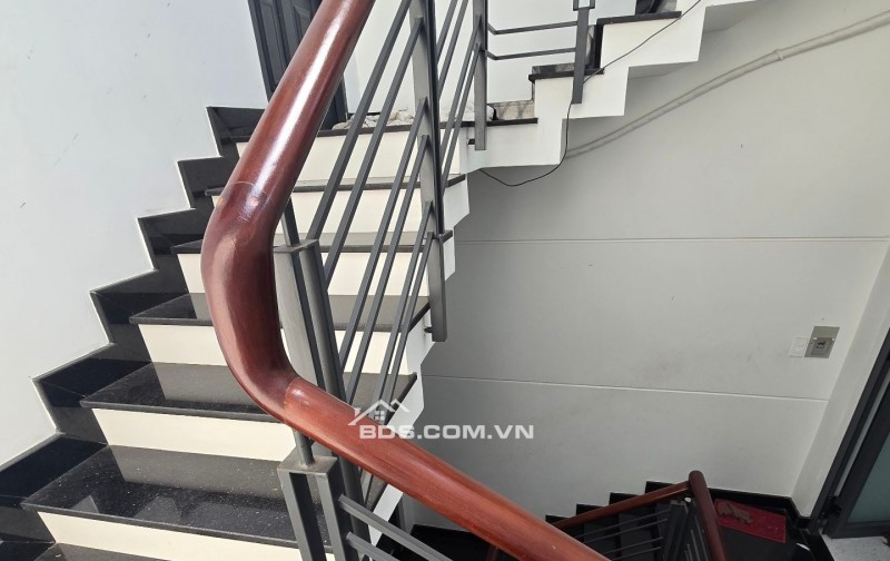 BÁN GẤP NHÀ 5 TẦNG, HẺM NHỰA XE TẢI 6M NGAY CHỢ TÂN HƯƠNG, GIÁ NHỈNH 8 TỶ