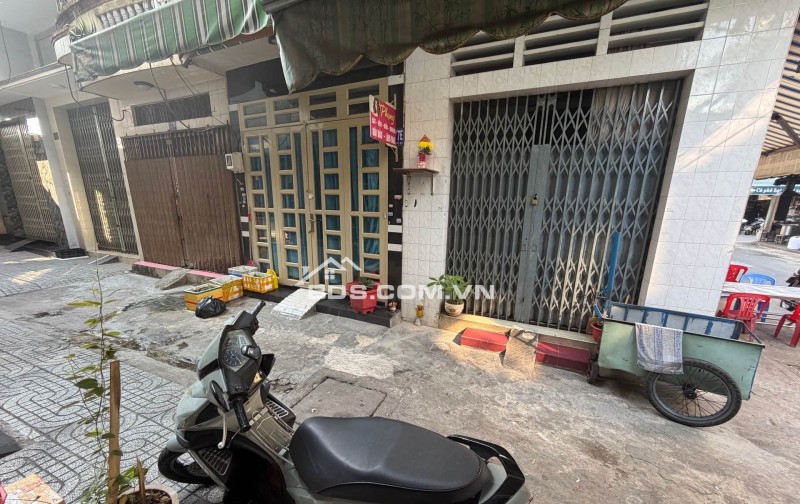 BÁN NHÀ GẦN CHỢ HOA ĐẦM SEN – VỊ TRÍ TỐT KINH DOANH