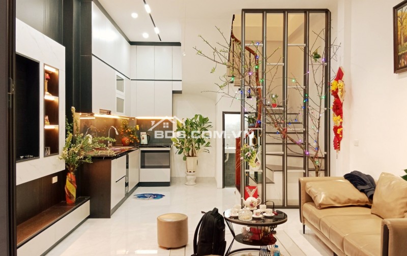 Nhà Đẹp Nguyễn Chính - Tân Mai 31/35m, 5 tầng, mt 4.2m, giá 9.3 tỷ.