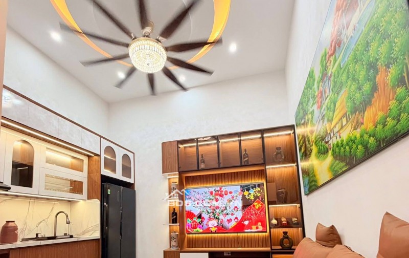 Nhà Đẹp Gần Phố Minh Khai, Hai Bà Trưng 39m, 5 tầng, mt 4.3m, giá 8.29 tỷ.