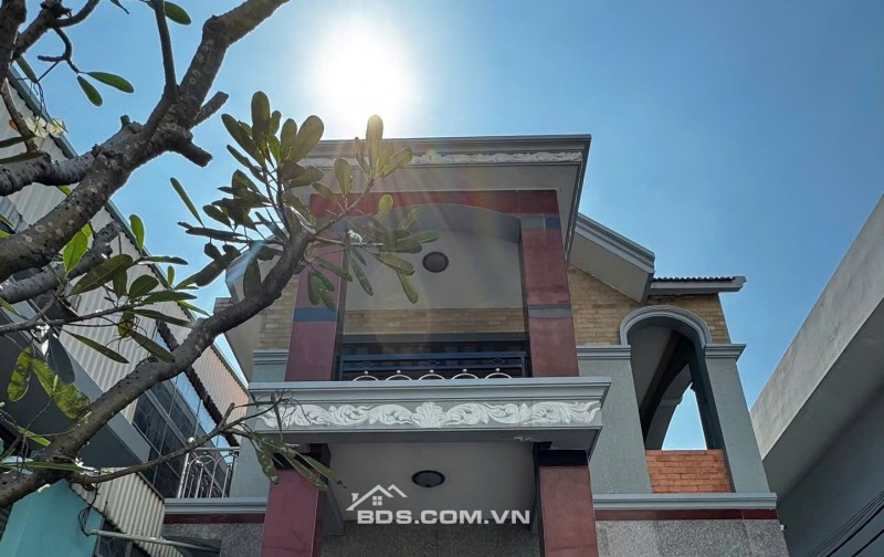 Cho thuê NC 7x35m 2 lầu 6PN số 911 Lê Khả Phiêu P An Lạc