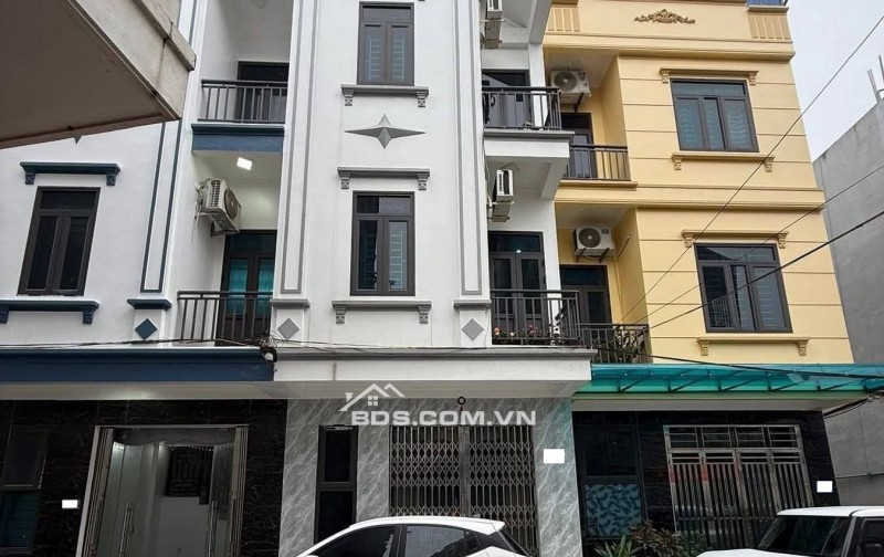 BÁN NHÀ 2.55 TỶ 3 TẦNG 50M2 Ô TÔ ĐỖ CỬA 24/24H KHU LỘC VƯỢNG