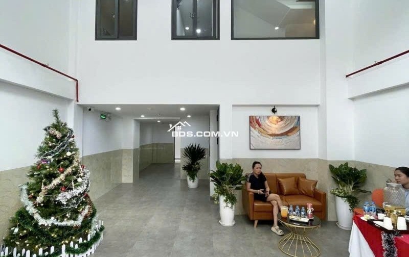 Bán CHDV 6 lầu mới 100% 17PN ngang 6m 108m2 ngay chợ Phạm Văn Bạch TN 100tr chỉ 21.9 tỷ.