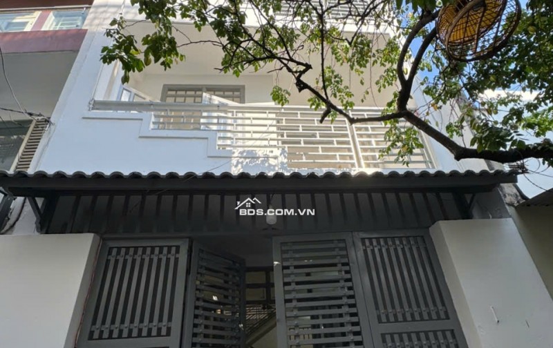 Bán nhà 1 trệt 2 lầu trống suốt mới 100%, hẻm 94// Phú Thọ Hoà Tân Phú