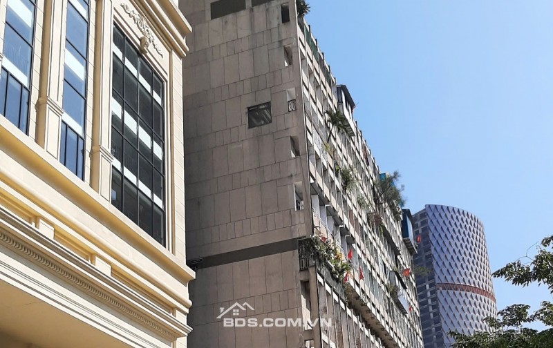 Bán căn hộ 12 Võ Văn Kiệt Q1 ngay trung tâm thành phố DT 71m2