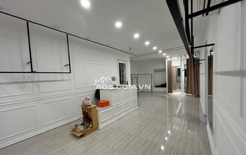 CHO THUÊ MĂT BẰNG NGAY TRUNG TÂM QUẬN 1 LÀM SHOP CTY...17TR/TH/65M2. LH:0903649102