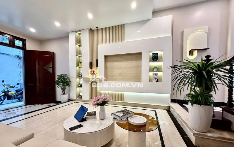 Bán Nhà Gần Phố Minh Khai, Hai Bà Trưng 52m, 4 tầng, mt 4.1m, giá 12.5 tỷ.