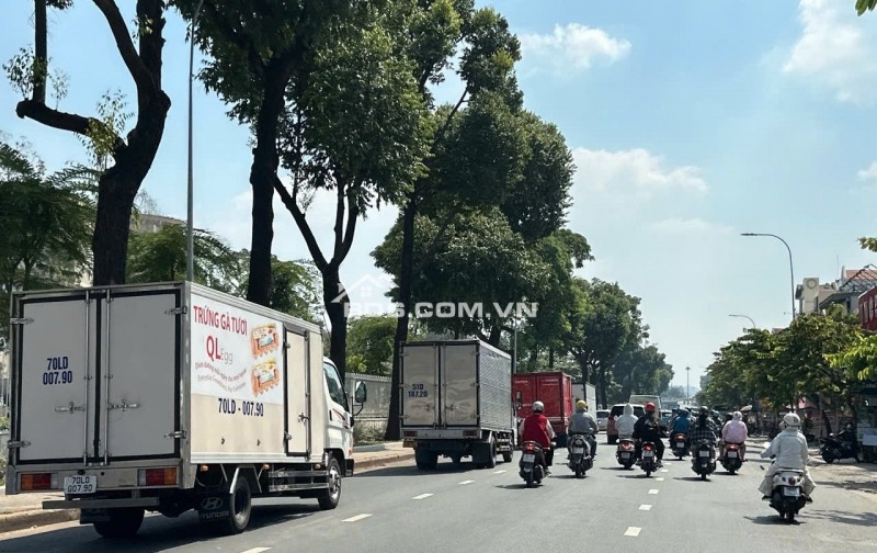 GẤP bán nhà HXH Nguyễn Kiệm P.3 ngang 4.2m 80m2 cho thuê cao gần BV 175 chỉ 9.9 tỷ.