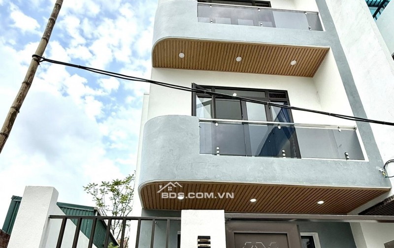 BÁN NHÀ SIÊU ĐẸP 3.35 TỶ 3 TẦNG 71M2 Ô TÔ ĐỖ CỬA NGÕ LỘC VƯỢNG