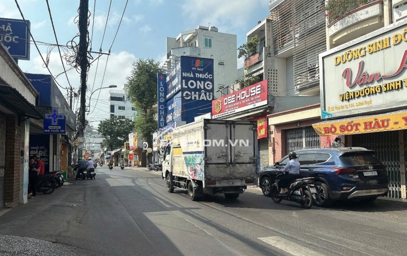 Chỉ 26 tỷ có nhà MTKD gần chợ Bà Chiểu ngang 4.7m 124m2 5 tầng Phan Văn Trị KD sầm uất.