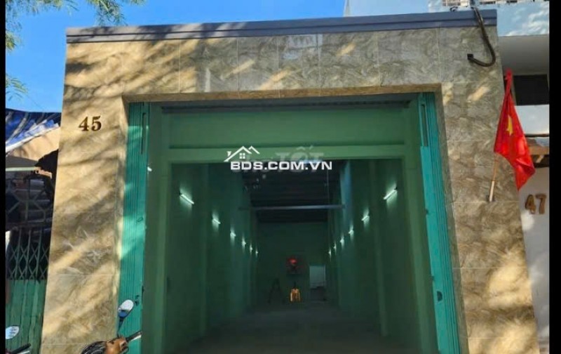 Cho thuê kho 135m2 mặt tiền Tùng Thiện Vương P11 Q8