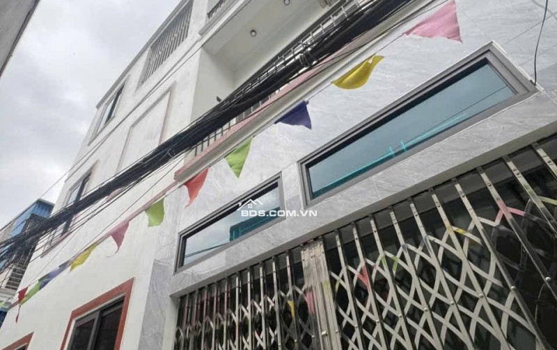 BÁN NHÀ GIÁ RẺ 2.15 TỶ 3 TẦNG 45M2 ( HƯỚNG NAM ) NGÕ GIẢI PHÓNG