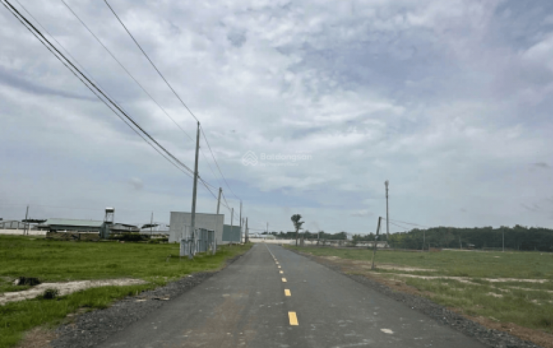 KẸT TIỀN SANG GẤP LẠI 3,6 CÔNG HƠN (3680m2) NGAY KCN, SÁT CHỢ DÂN CƯ ĐÔNG GIÁ 180TR