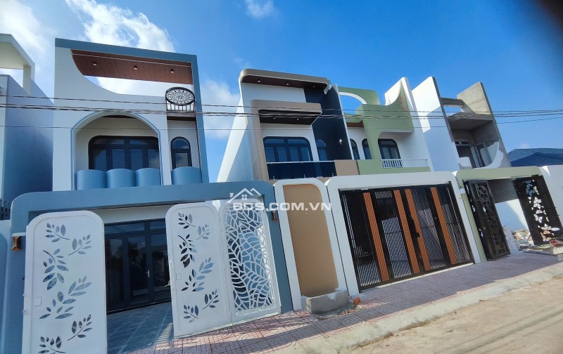 Bán gấp nhà 2 tầng 150m2 đường Hủ Tiếu Cần Giuộc giá rẻ nhà mới ở ngay