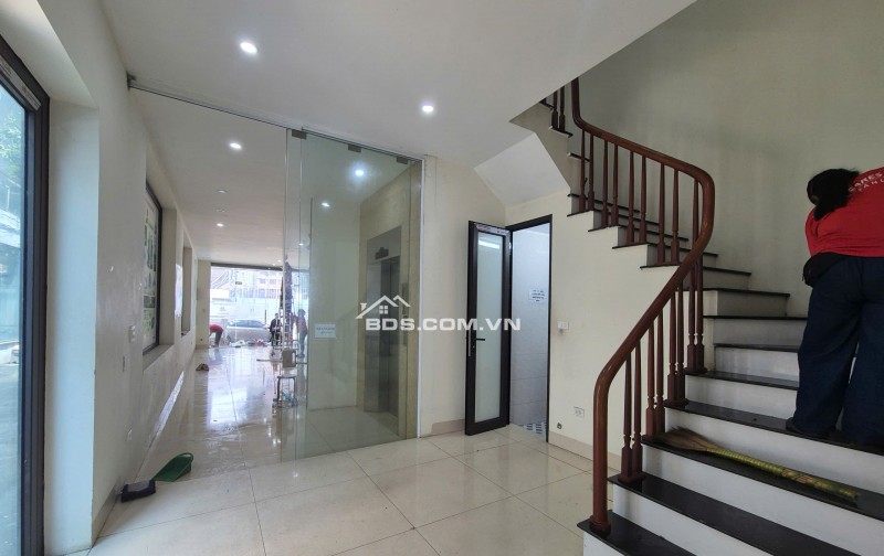 CHO THUÊ NHÀ KĐT LINH ĐÀM THÔNG SÀN, THANG MÁY - VỈA HÈ RỘNG