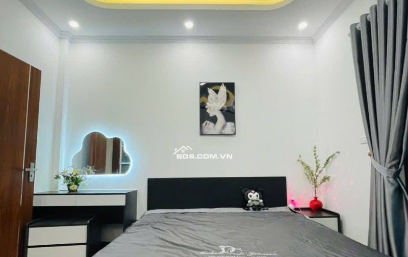 Nhà Đẹp Nguyễn Chính - Tân Mai 31/35m, 5 tầng, mt 4.2m, giá 9.3 tỷ.