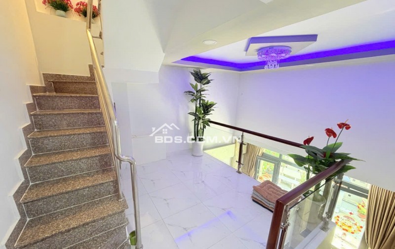 Nhà 5 tầng ô tô đỗ cửa, Nguyễn Hồng Đào, Bàu Cát, 5.2 tỷ