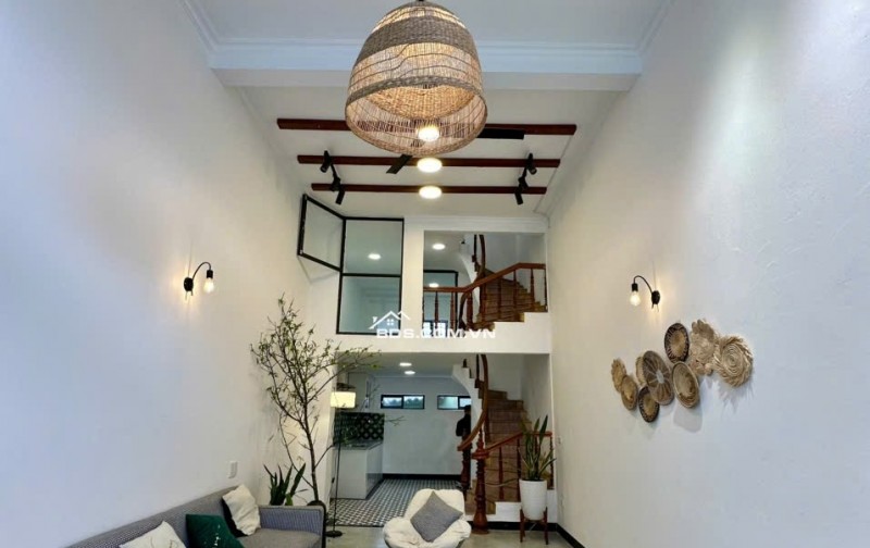 BÁN NHÀ ĐẸP 1.86 TỶ 2.5 TẦNG 56M2 NGÕ TRẦN NHÂN TÔNG