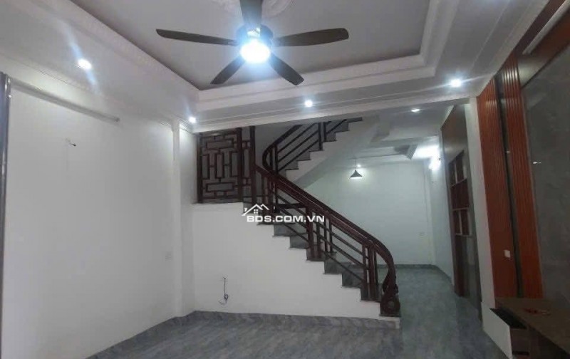 BÁN NHÀ 2.55 TỶ 3 TẦNG 50M2 Ô TÔ ĐỖ CỬA 24/24H KHU LỘC VƯỢNG