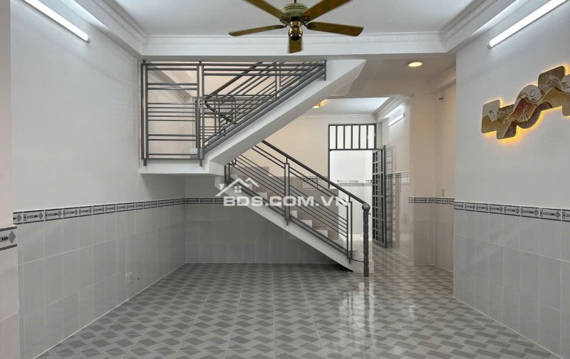 Bán nhà 1 trệt 2 lầu trống suốt mới 100%, hẻm 94// Phú Thọ Hoà Tân Phú