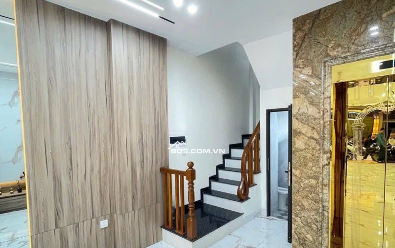 Bán Nhà Kinh Doanh, Ô TÔ Vào Nhà Tân Mai 51m, 6 tầng, giá 22.5 Tỷ.