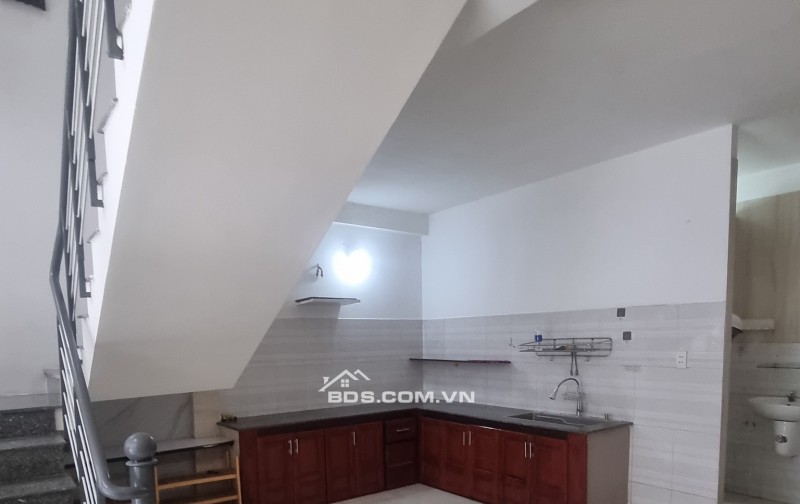 BÁN NHÀ 2 TẦNG GẦN BIỂN - ĐƯỜNG HÒA MINH 14)