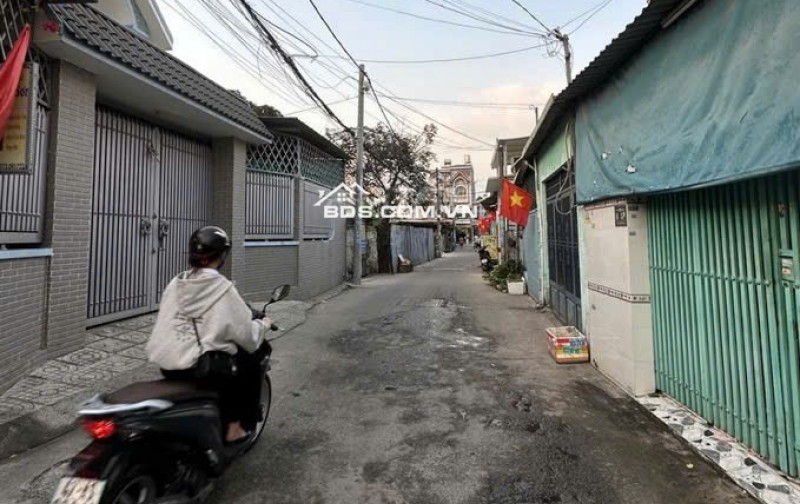 Bán nhà xây mới trang bị full nội thất 100% vào ở ngay, gần Tô Ký Q12