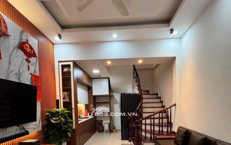 Bán Nhà Ngõ Quỳnh, Bạch Mai, Hai Bà Trưng 31m, 5 tầng, mt 4m, giá 10.35 tỷ.