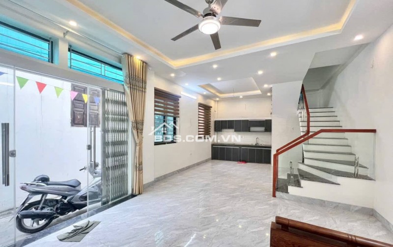 BÁN NHÀ GIÁ RẺ 2.15 TỶ 3 TẦNG 45M2 ( HƯỚNG NAM ) NGÕ GIẢI PHÓNG