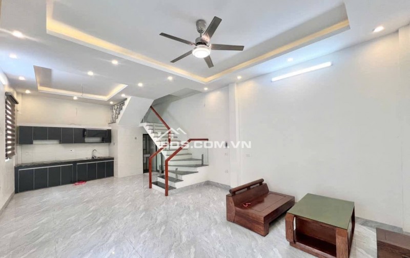 BÁN NHÀ GIÁ RẺ 2.15 TỶ 3 TẦNG 45M2 ( HƯỚNG NAM ) NGÕ GIẢI PHÓNG