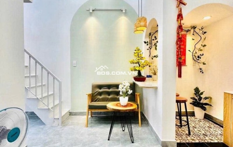 NHỈNH 2TỶ CÓ NHÀ SG - 3 TẦNG XINH LUNG LINH - GẦN NHÀ GA T3 - 10P QUA SÂN BAY - 5P TỚI EMART 2 NHỘN NHỊP - SỔ HỒNG RIÊNG TÂN BÌNH