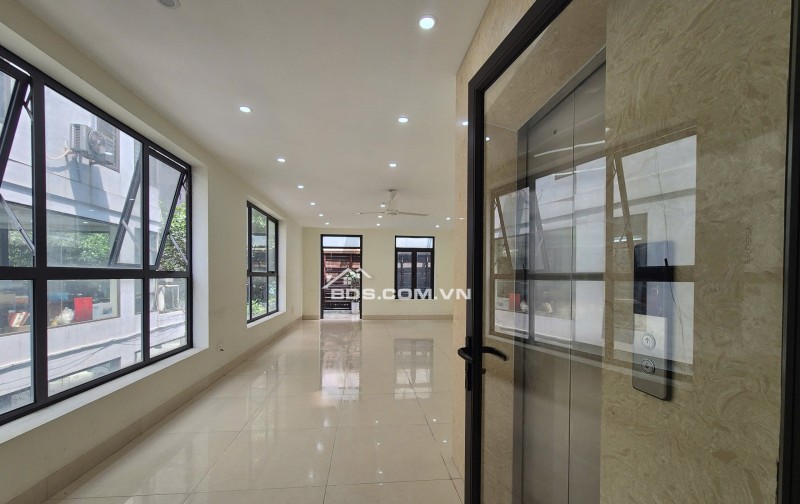 CHO THUÊ NHÀ KĐT LINH ĐÀM THÔNG SÀN, THANG MÁY - VỈA HÈ RỘNG