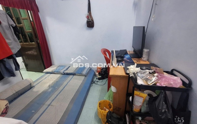 Nhà thiết kế 1 trệt 1 lầu, gồm:  - 2 phòng ngủ - 2 WC - Phòng khách rộng - Bếp gọn gàng - Cầu thang đúc chắc chắn - Ban công thoáng mát