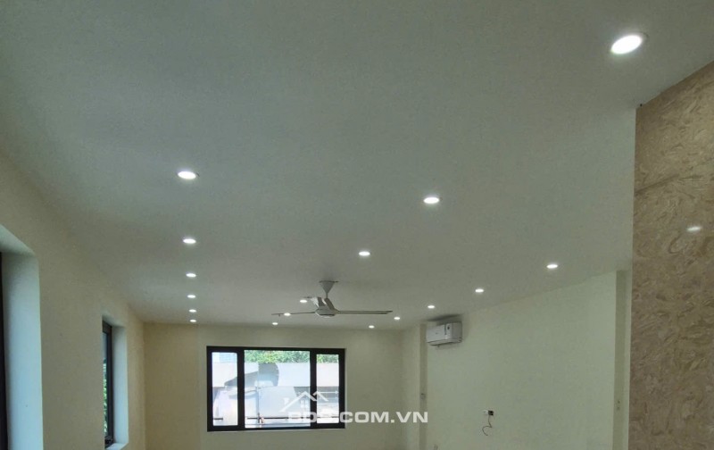 CHO THUÊ NHÀ KĐT LINH ĐÀM THÔNG SÀN, THANG MÁY - VỈA HÈ RỘNG