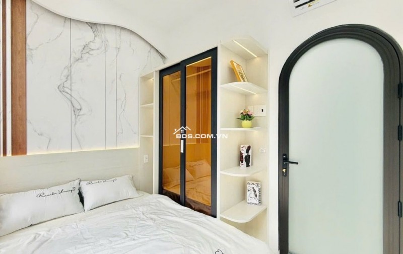 NHÀ ĐẸP LÔ GÓC 2MT THOÁNG 2 CĂN RA MẶT TIỂN NGUYỄN DUY CUNG - GẦN SIÊU THỊ EMART SẦM UẤT CHO THUÊ