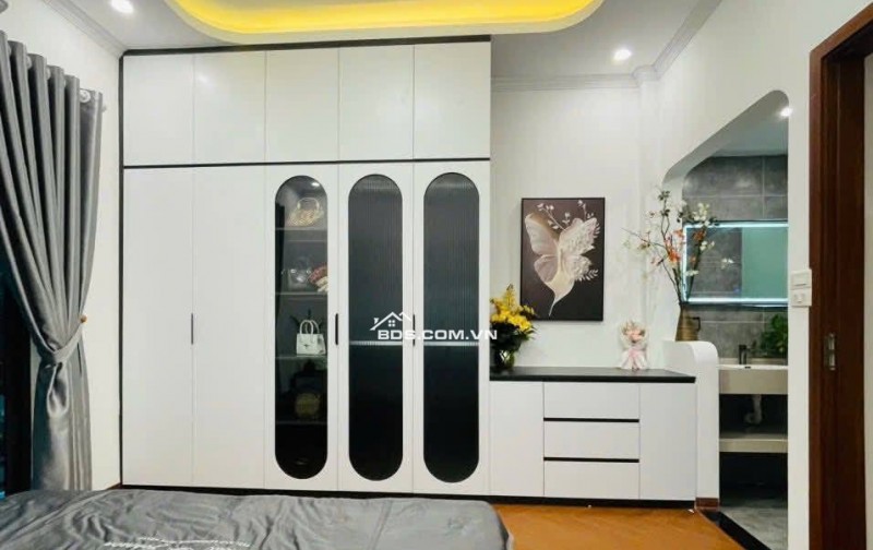 Nhà Đẹp Nguyễn Chính - Tân Mai 31/35m, 5 tầng, mt 4.2m, giá 9.3 tỷ.