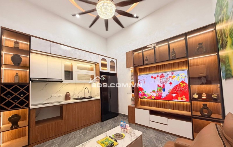 Nhà Đẹp Gần Phố Minh Khai, Hai Bà Trưng 39m, 5 tầng, mt 4.3m, giá 8.29 tỷ.