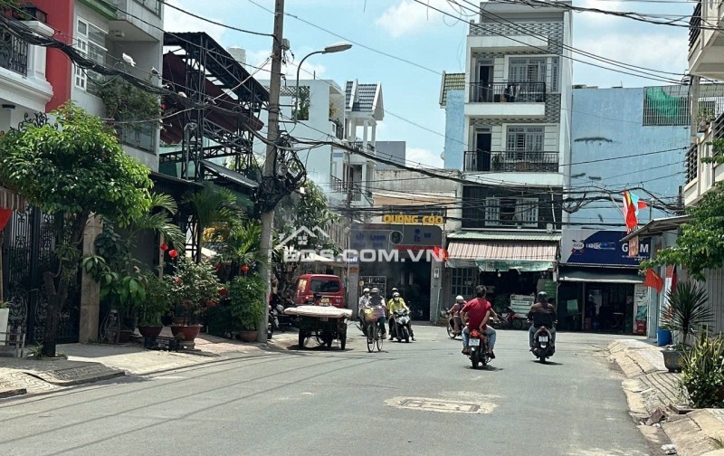 Chính chủ gửi bán nhà 4 tầng xe hơi ngủ trong nhà 64m2 Nguyễn Tư Giản ngay chợ 12 tỷ hơn.