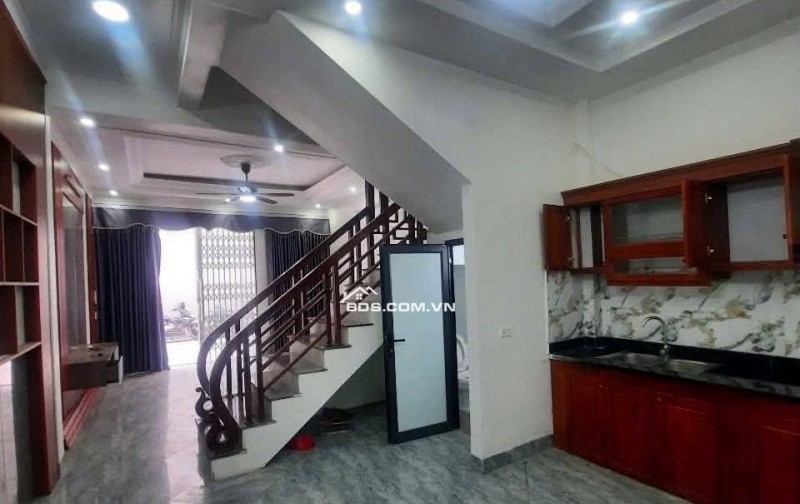 BÁN NHÀ 2.55 TỶ 3 TẦNG 50M2 Ô TÔ ĐỖ CỬA 24/24H KHU LỘC VƯỢNG