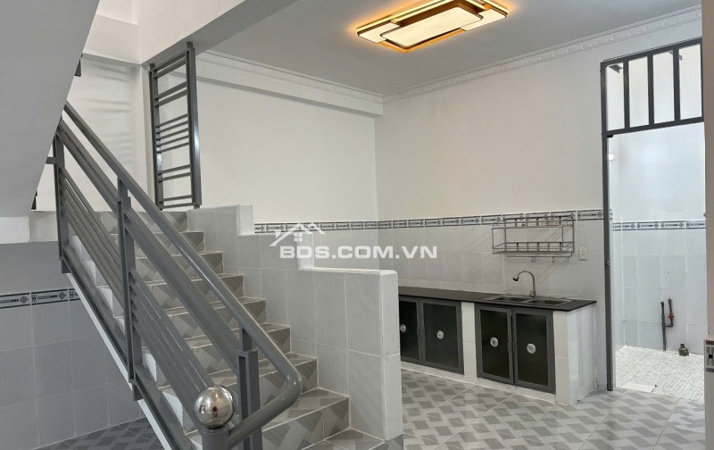 Bán nhà 1 trệt 2 lầu trống suốt mới 100%, hẻm 94// Phú Thọ Hoà Tân Phú