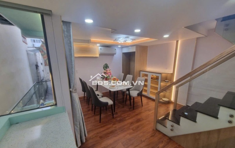 Chỉ 5 tỷ mua được căn nhà ngay trung tâm 126A/1 Nguyễn Cư Trinh Q1